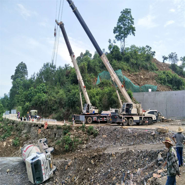 宁德汽车掉沟里叫吊车救援要多少钱